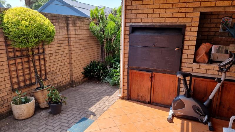 3 Bedroom Property for Sale in Lisdogan Park Gauteng