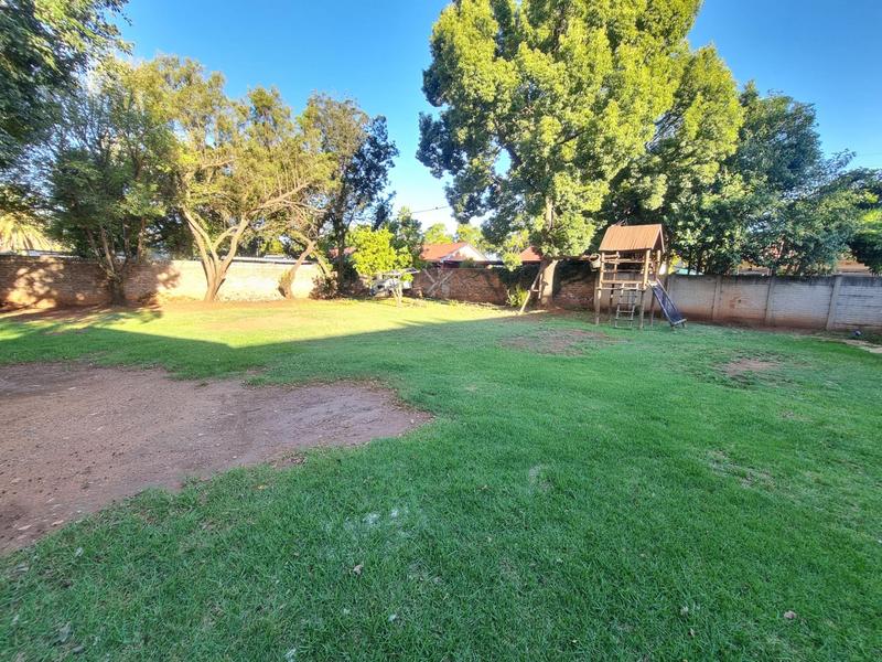 To Let 3 Bedroom Property for Rent in Golf Park Gauteng