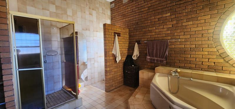 5 Bedroom Property for Sale in Ooster A H Gauteng