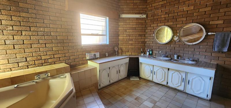 5 Bedroom Property for Sale in Ooster A H Gauteng