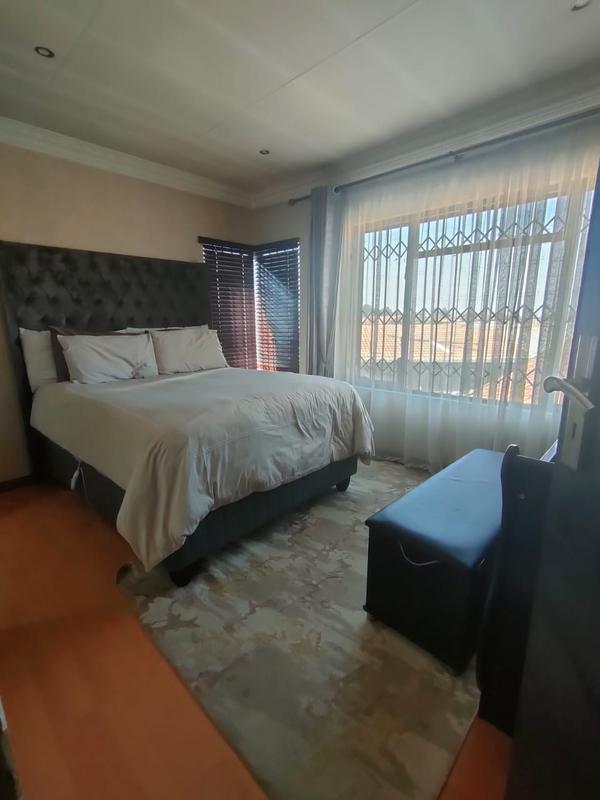 4 Bedroom Property for Sale in Chiawelo Gauteng