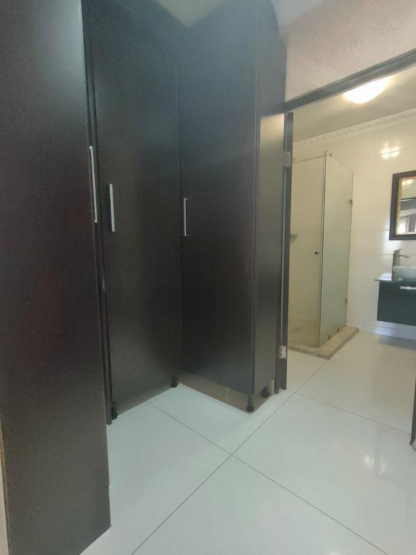 4 Bedroom Property for Sale in Chiawelo Gauteng