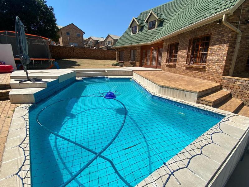 4 Bedroom Property for Sale in Oakdene Gauteng