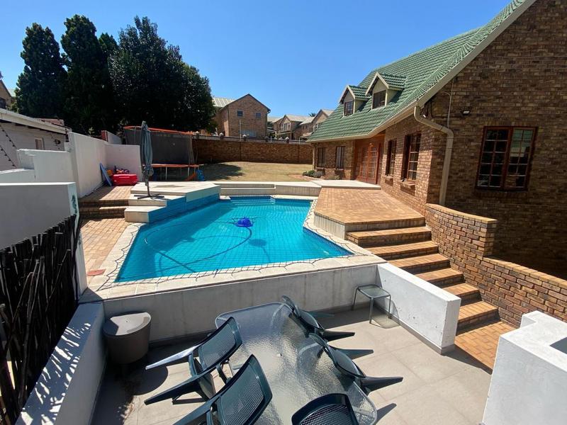 4 Bedroom Property for Sale in Oakdene Gauteng