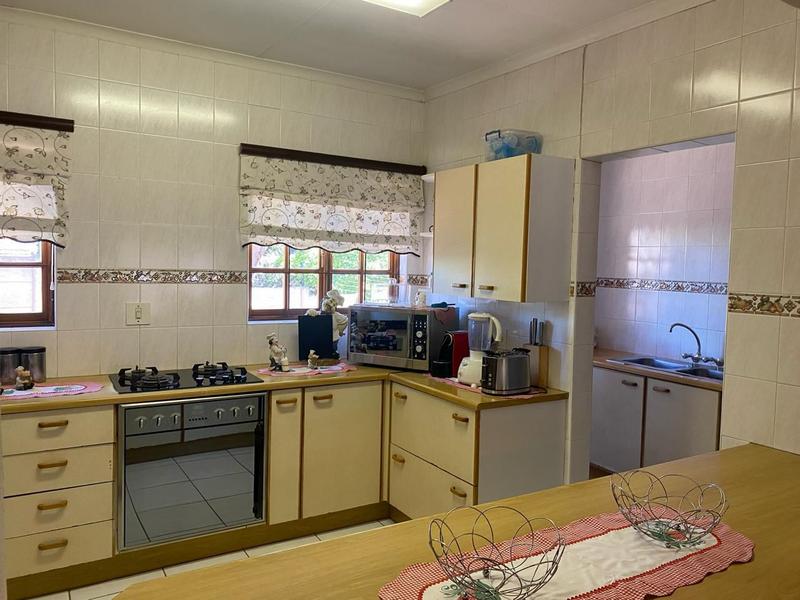 4 Bedroom Property for Sale in Oakdene Gauteng