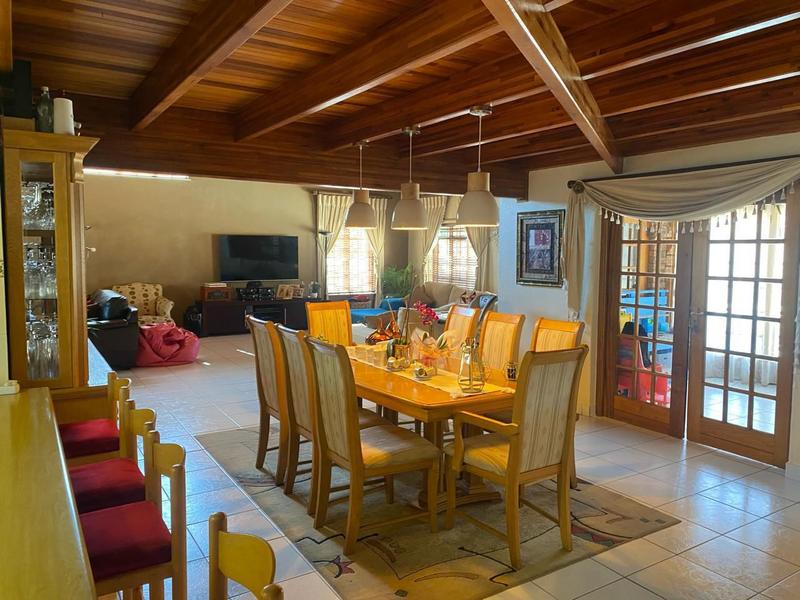 4 Bedroom Property for Sale in Oakdene Gauteng