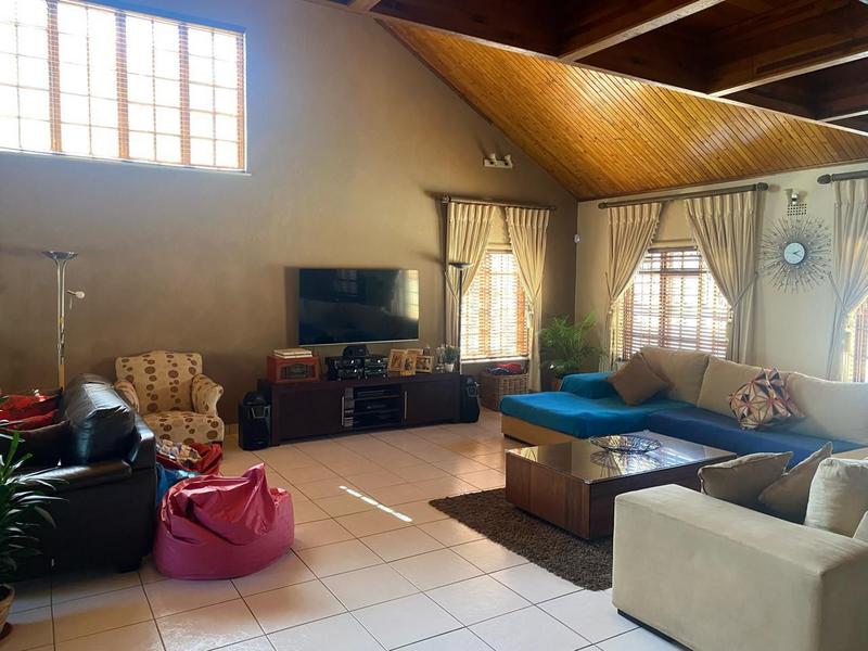 4 Bedroom Property for Sale in Oakdene Gauteng