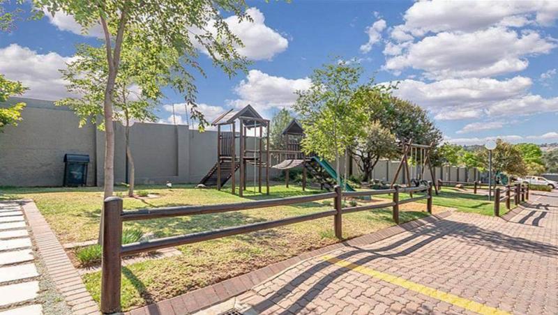 To Let 2 Bedroom Property for Rent in Lonehill Gauteng