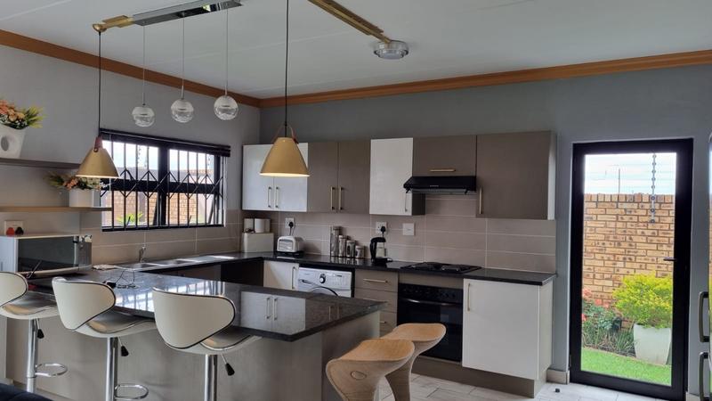 3 Bedroom Property for Sale in Thatchfield Gauteng
