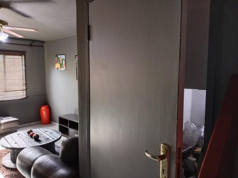 3 Bedroom Property for Sale in Mountain View Gauteng