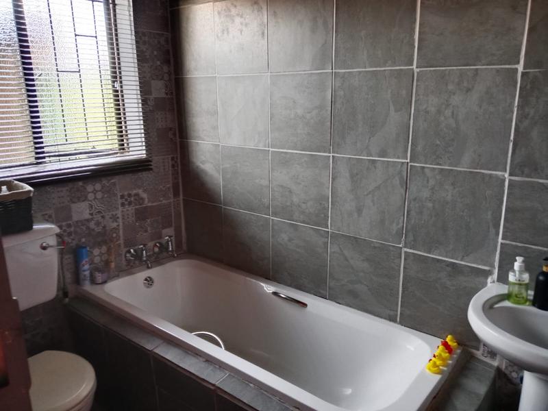 3 Bedroom Property for Sale in Mountain View Gauteng