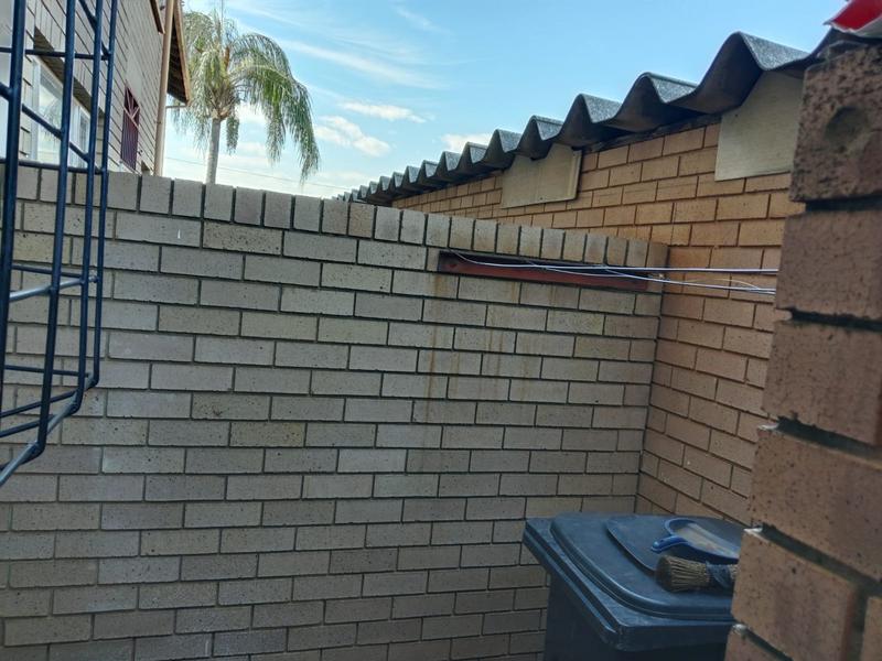 3 Bedroom Property for Sale in Mountain View Gauteng