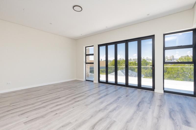 5 Bedroom Property for Sale in Waterfall Country Estate Gauteng