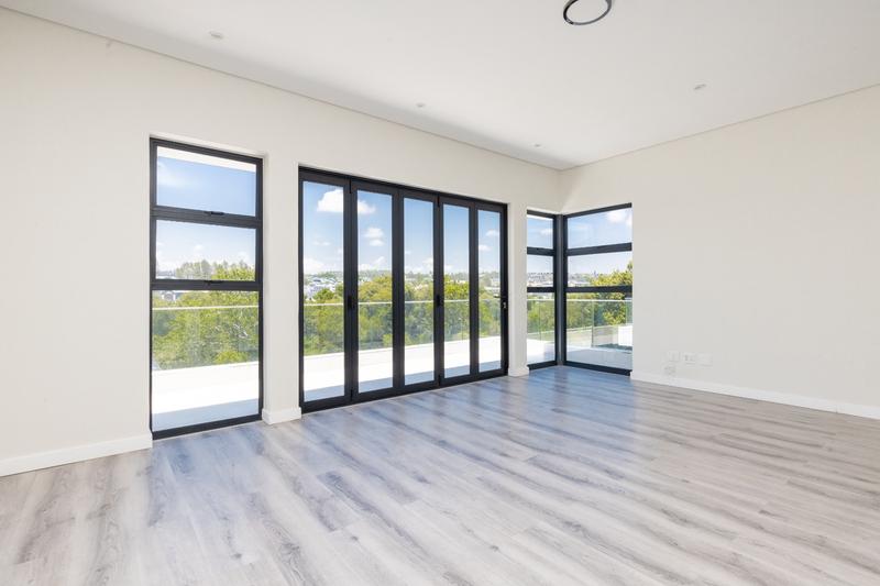 5 Bedroom Property for Sale in Waterfall Country Estate Gauteng