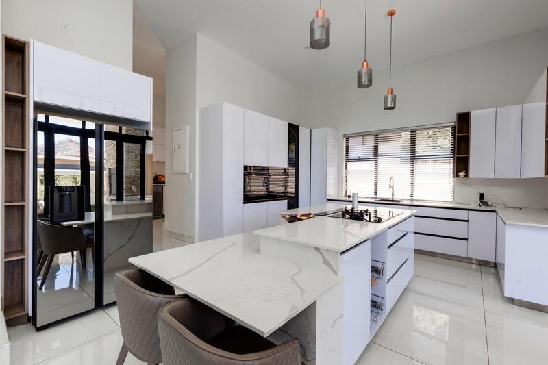 5 Bedroom Property for Sale in Waterfall Country Estate Gauteng