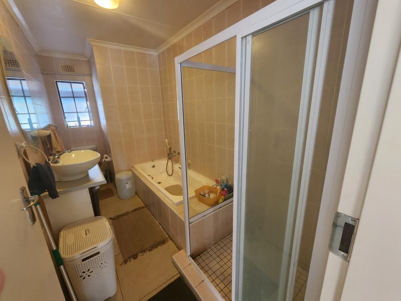To Let 1 Bedroom Property for Rent in Sonneglans Gauteng
