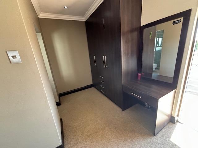 6 Bedroom Property for Sale in Blue Saddle Ranches Gauteng