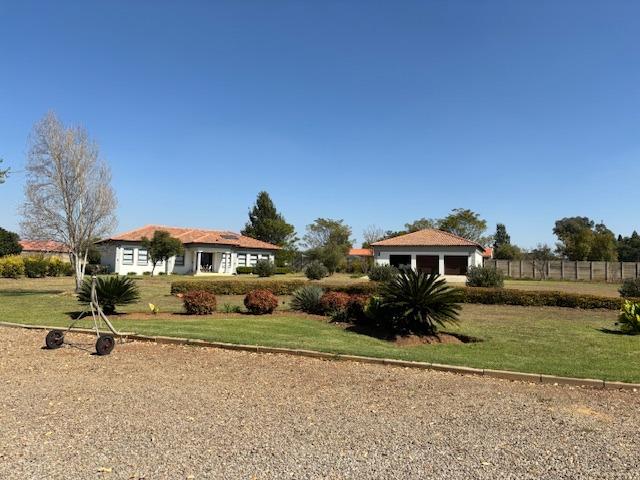 6 Bedroom Property for Sale in Blue Saddle Ranches Gauteng