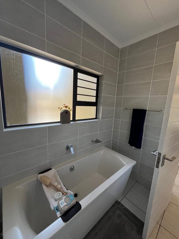 To Let 3 Bedroom Property for Rent in Waterfall Gauteng