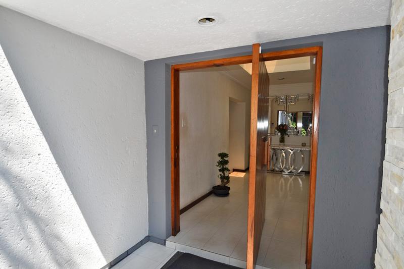 To Let 4 Bedroom Property for Rent in Sandown Gauteng