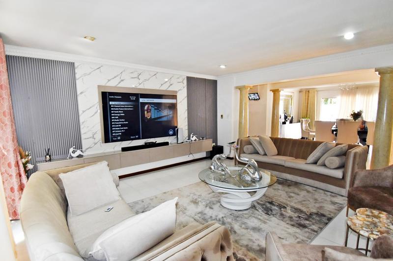 To Let 4 Bedroom Property for Rent in Sandown Gauteng