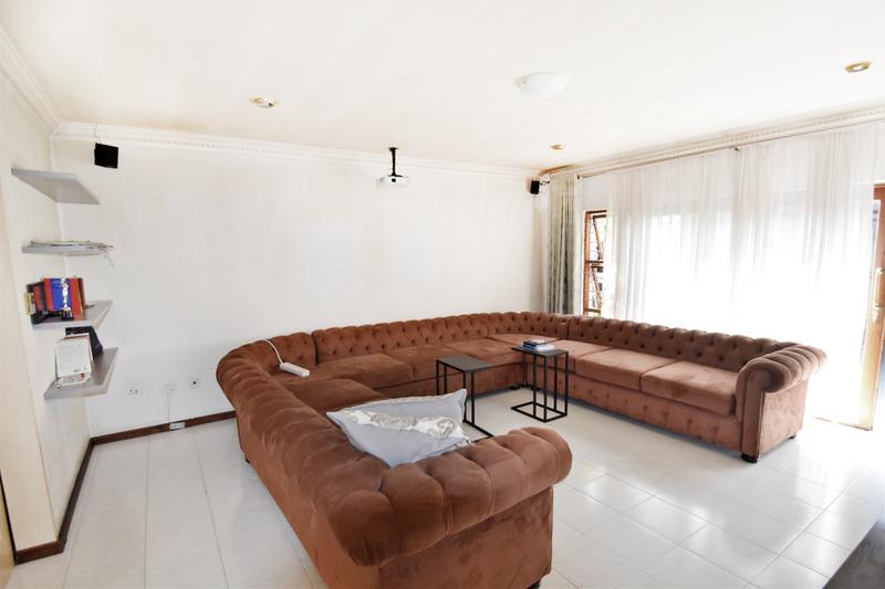 To Let 4 Bedroom Property for Rent in Sandown Gauteng