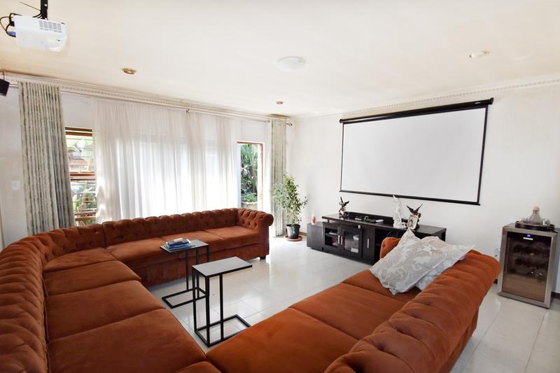 To Let 4 Bedroom Property for Rent in Sandown Gauteng