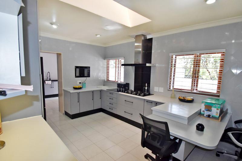 To Let 4 Bedroom Property for Rent in Sandown Gauteng