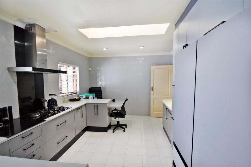 To Let 4 Bedroom Property for Rent in Sandown Gauteng