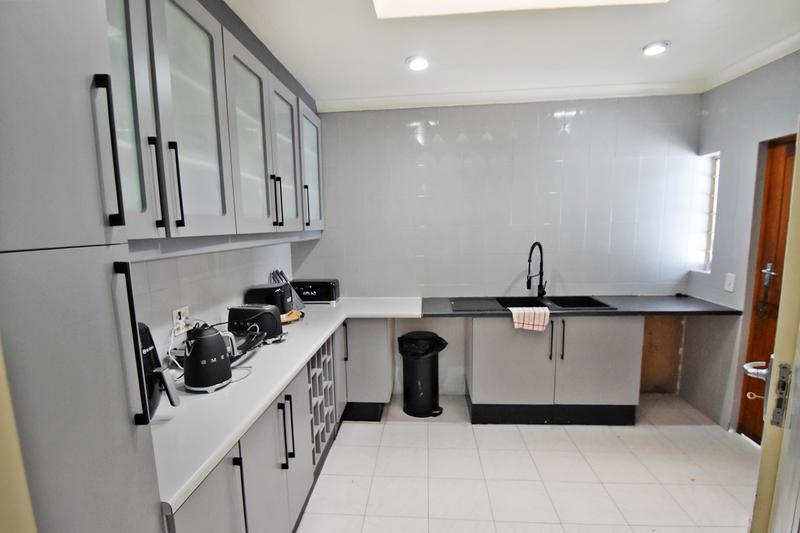 To Let 4 Bedroom Property for Rent in Sandown Gauteng