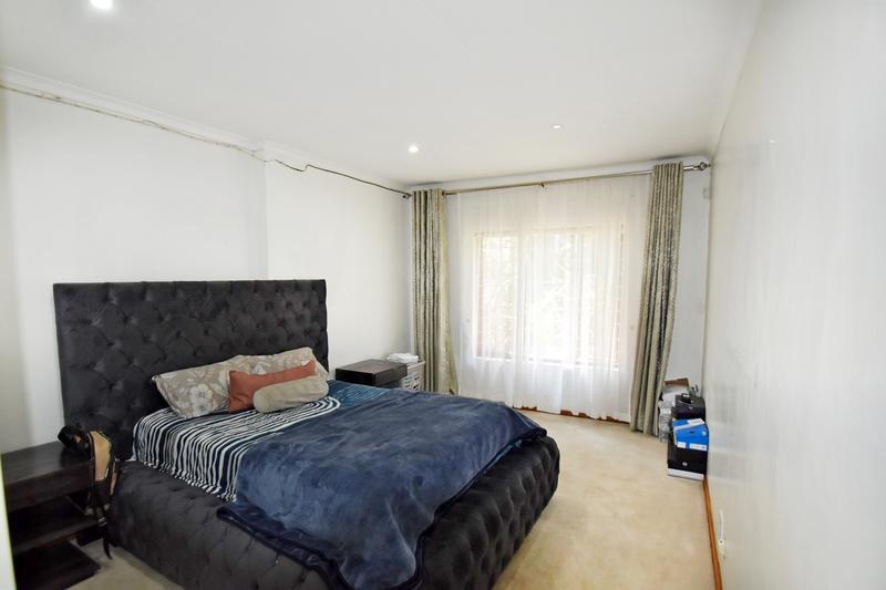 To Let 4 Bedroom Property for Rent in Sandown Gauteng