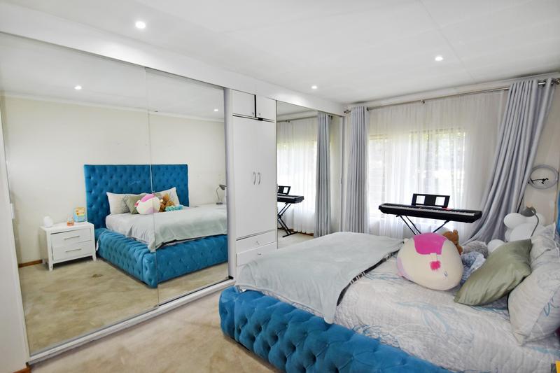 To Let 4 Bedroom Property for Rent in Sandown Gauteng