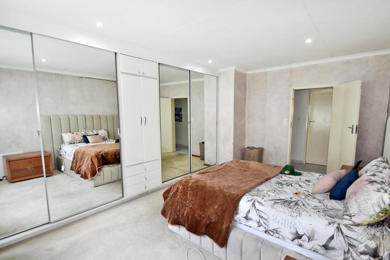 To Let 4 Bedroom Property for Rent in Sandown Gauteng