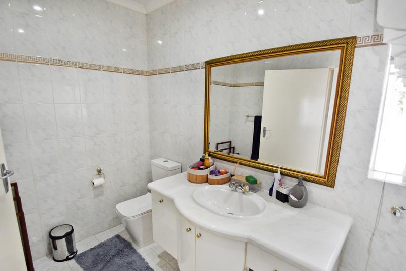 To Let 4 Bedroom Property for Rent in Sandown Gauteng