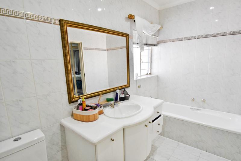 To Let 4 Bedroom Property for Rent in Sandown Gauteng