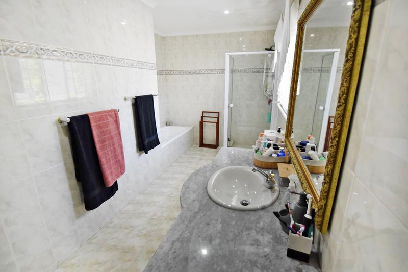 To Let 4 Bedroom Property for Rent in Sandown Gauteng