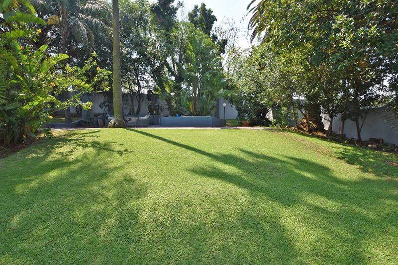 To Let 4 Bedroom Property for Rent in Sandown Gauteng
