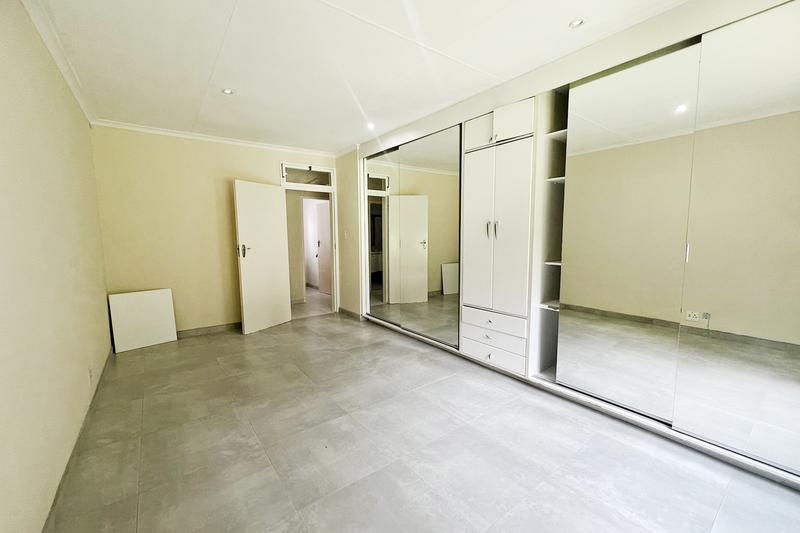 To Let 4 Bedroom Property for Rent in Sandown Gauteng