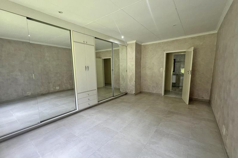 To Let 4 Bedroom Property for Rent in Sandown Gauteng
