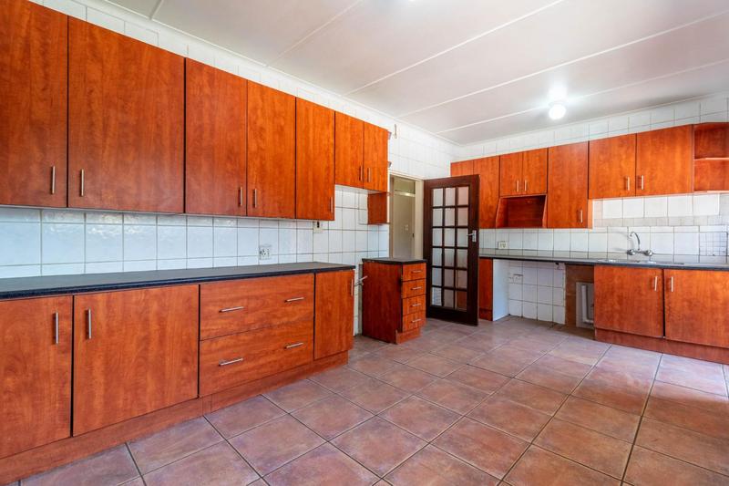 To Let 4 Bedroom Property for Rent in Rembrandt Park Gauteng