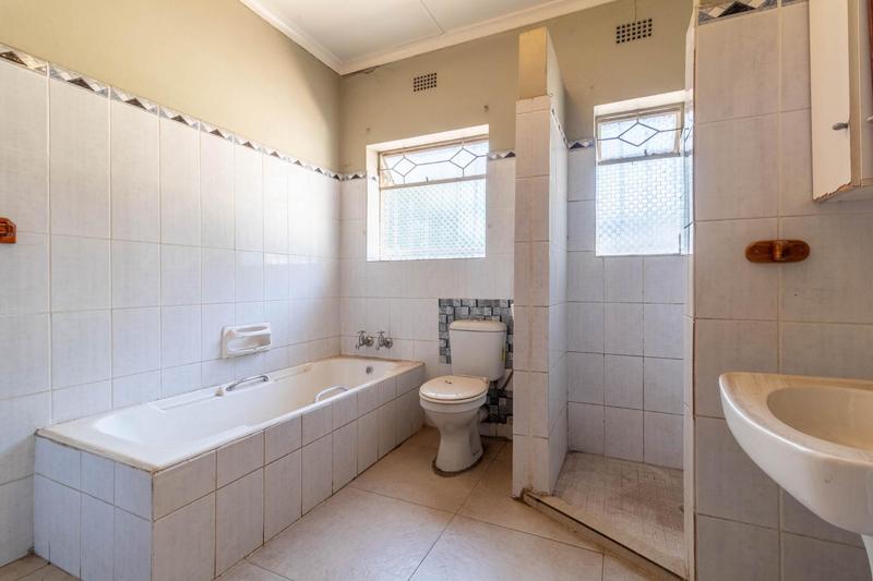 To Let 4 Bedroom Property for Rent in Rembrandt Park Gauteng