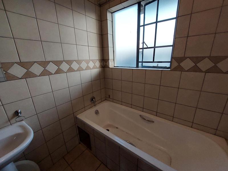 To Let 2 Bedroom Property for Rent in Noordwyk Gauteng