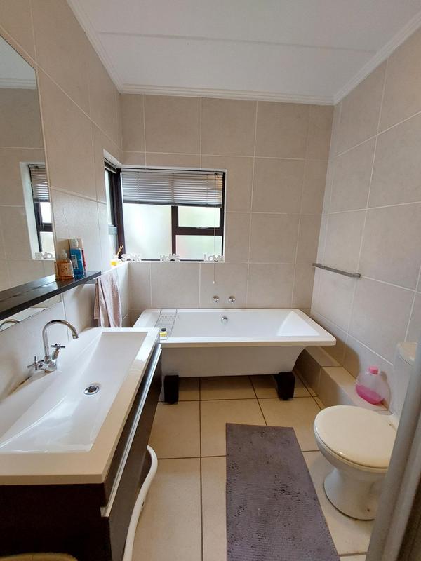 2 Bedroom Property for Sale in Douglasdale Gauteng