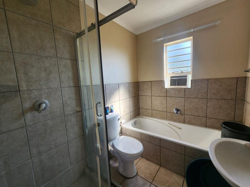 2 Bedroom Property for Sale in Toekomsrus Gauteng