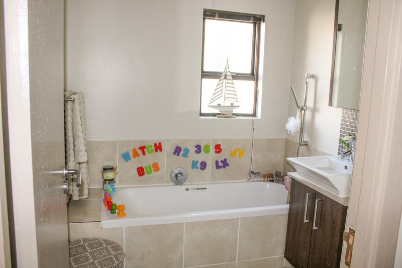 To Let 2 Bedroom Property for Rent in Lonehill Gauteng