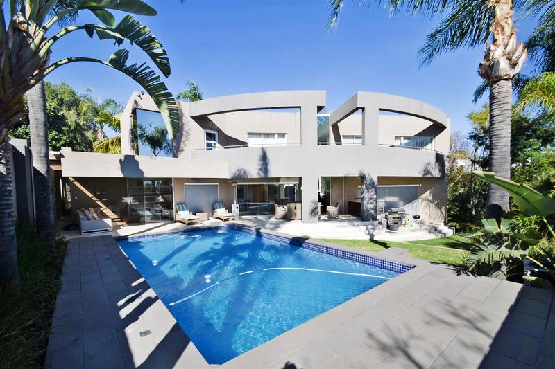 5 Bedroom Property for Sale in Benmore Gardens Gauteng
