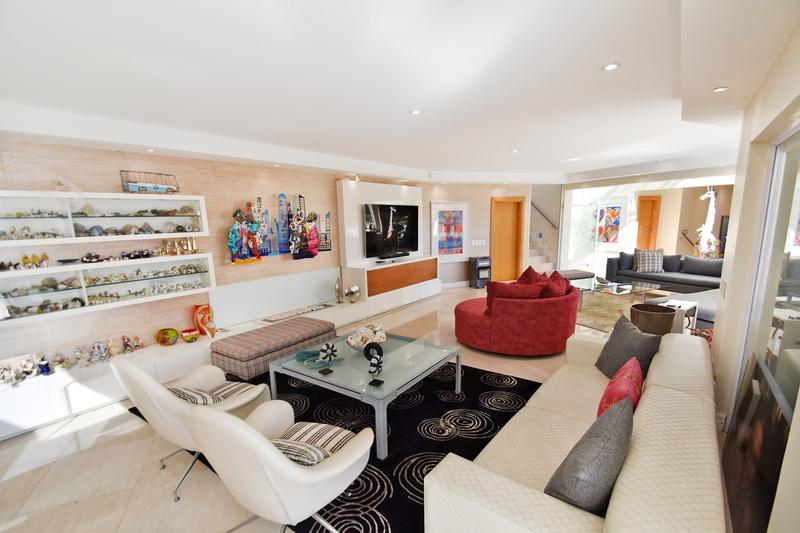 5 Bedroom Property for Sale in Benmore Gardens Gauteng