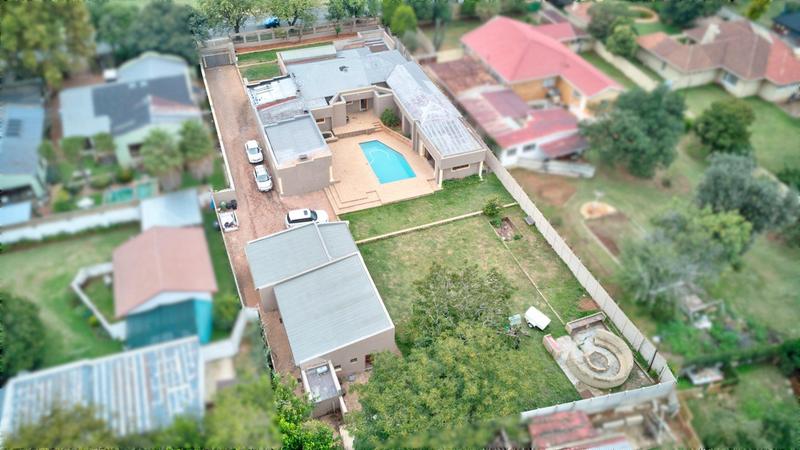 5 Bedroom Property for Sale in Florida Gauteng