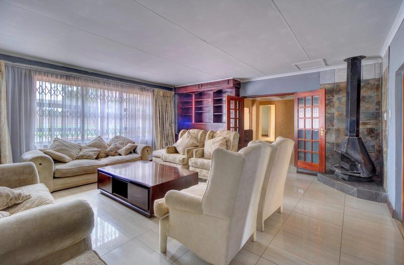 5 Bedroom Property for Sale in Florida Gauteng