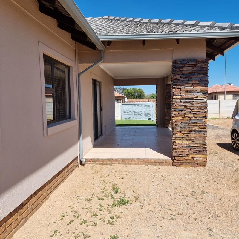 To Let 3 Bedroom Property for Rent in Azaadville Gauteng